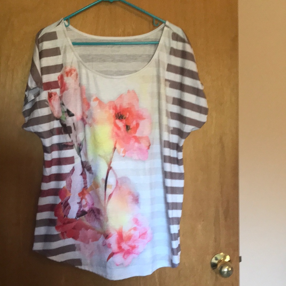 Graphic tee loose fit